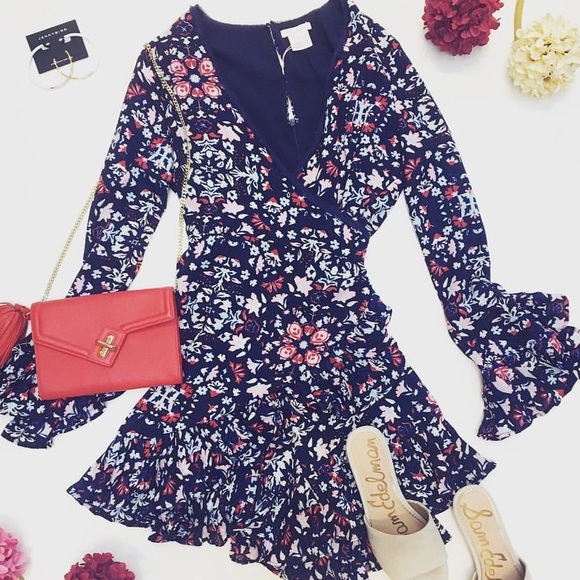 Foxiedox Beautiful Féminine Floral Jumpsuit - Picture 2 of 10